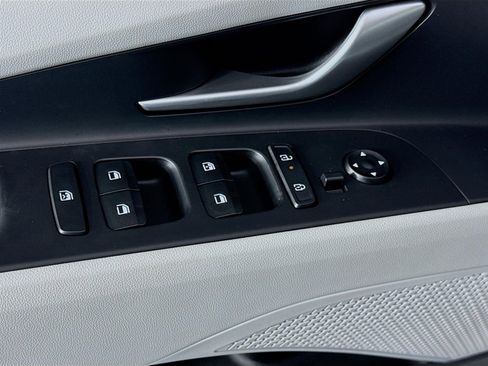 Certified 2025 Hyundai Elantra Limited image 20