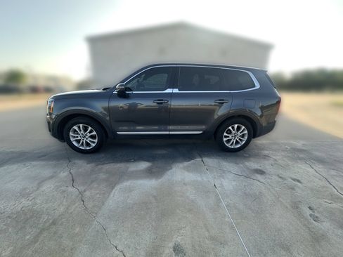 Used 2020 Kia Telluride LX FWD image 2