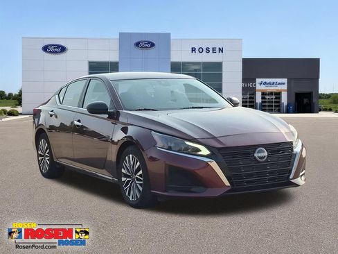 Used 2025 Nissan Altima 2.5 SV FWD image 1