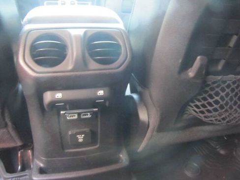 Used 2018 Jeep Wrangler Unlimited Rubicon w/ Dual Top Group AWD/4WD image 23