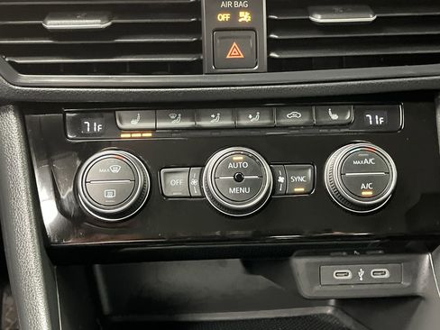 Used 2024 Volkswagen Jetta SE image 19