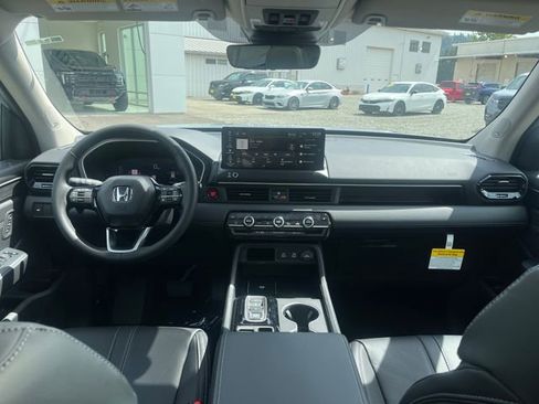 New 2026 Honda Pilot Touring image 13