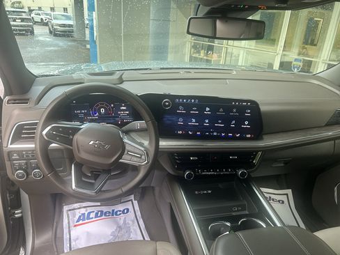 Used 2025 Chevrolet Tahoe Z71 AWD/4WD image 14