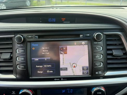 Used 2015 Toyota Highlander XLE AWD/4WD image 18