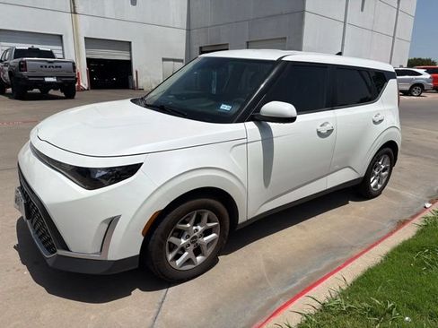 Used 2023 Kia Soul S FWD image 3