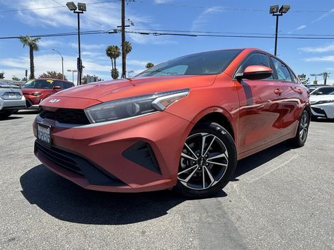 Used 2023 Kia Forte LXS w/ LXS Technology Package FWD image 1