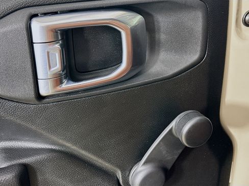 Used 2022 Jeep Wrangler Unlimited Sport image 16