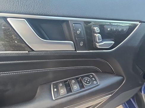 Used 2017 Mercedes-Benz E 400 E 400 image 42