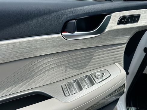 Used 2025 Hyundai Palisade Calligraphy FWD image 13