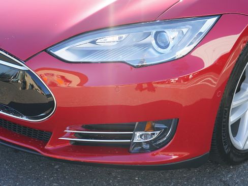 Used 2015 Tesla Model S AWD image 10