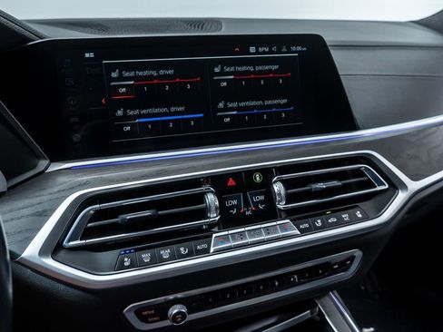 Used 2022 BMW X7 M50i w/ Executive Package image 18