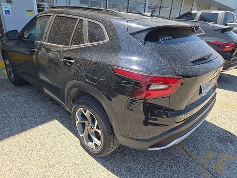 Used 2025 Chevrolet Trax LT FWD image 4