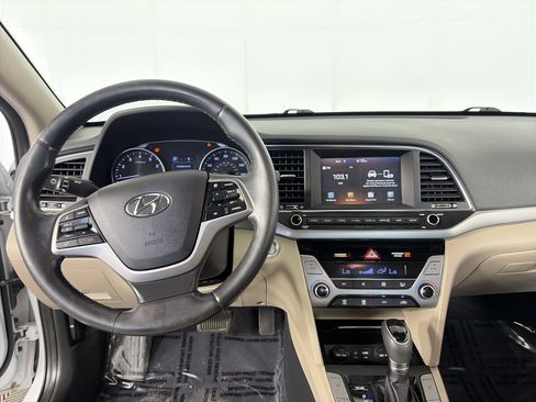 Used 2017 Hyundai Elantra SE w/ SE A/T Tech Package 03 FWD image 3
