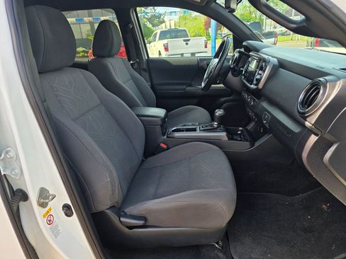 Used 2018 Toyota Tacoma TRD Off-Road image 23