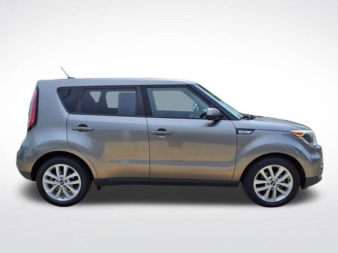 Used 2017 Kia Soul + FWD image 6