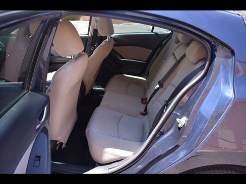 Used 2016 MAZDA MAZDA3 i Touring FWD image 19