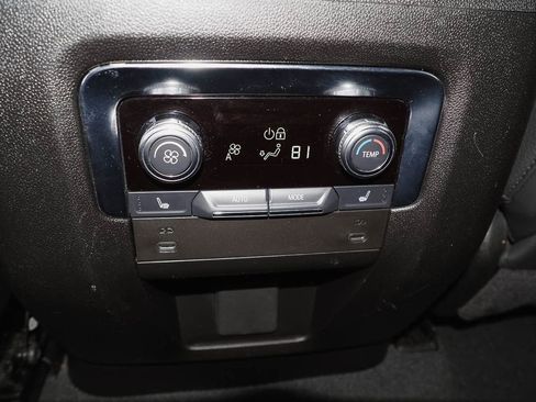 Used 2025 GMC Yukon XL Denali image 23