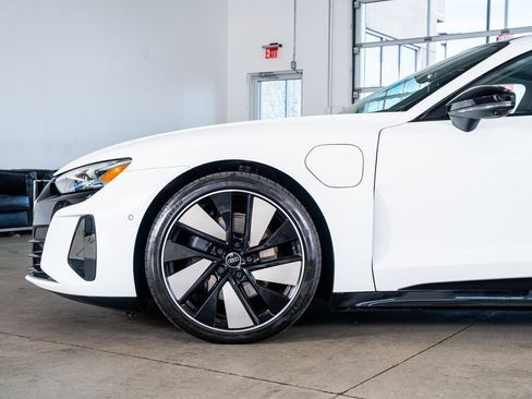 Used 2024 Audi e-tron GT Prestige image 9