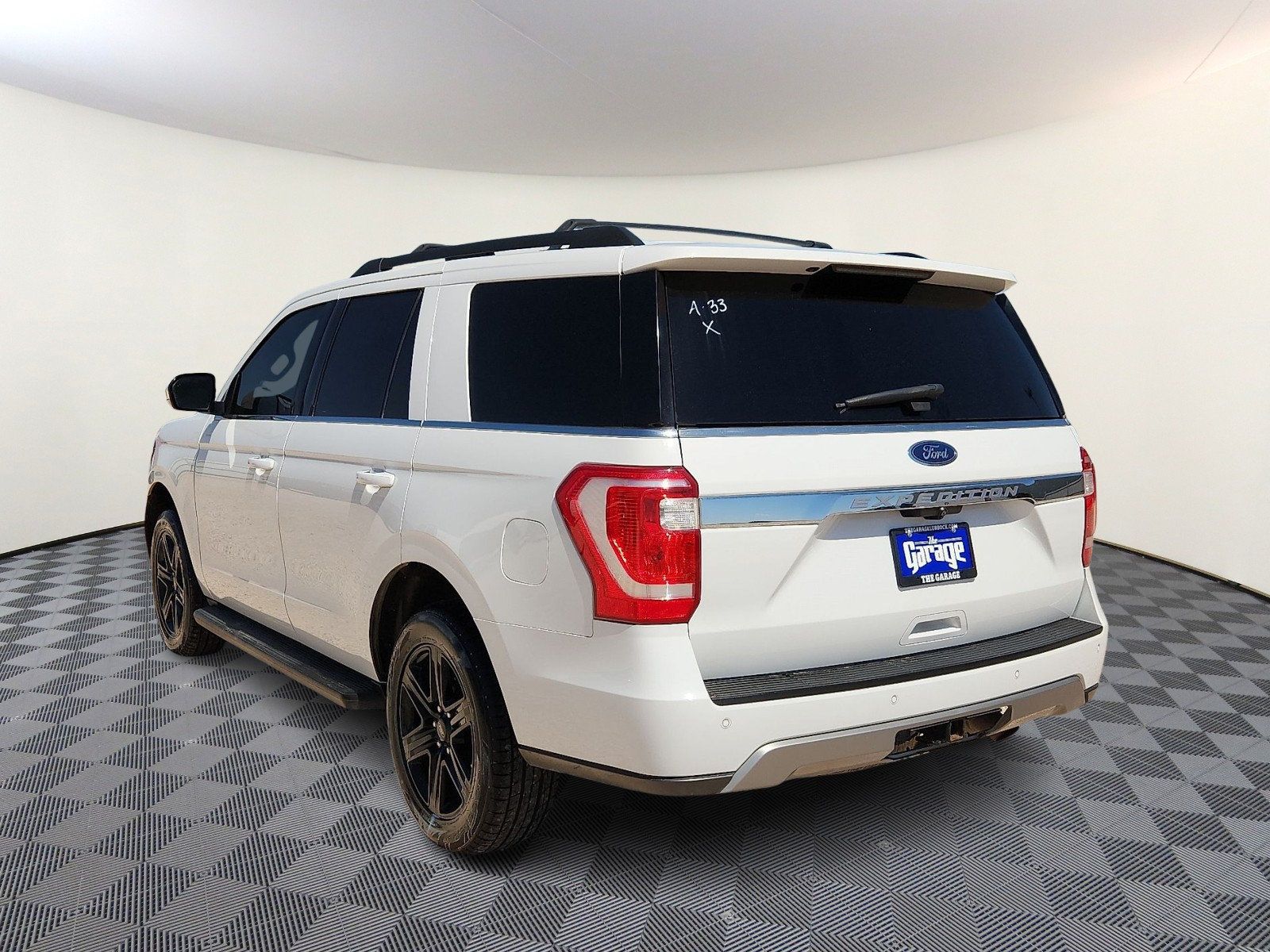 Used 2021 Ford Expedition XLT RWD image 3