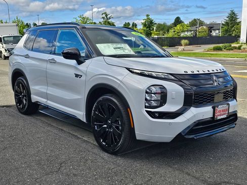 New 2026 Mitsubishi Outlander 4WD Plug-In Hybrid image 3