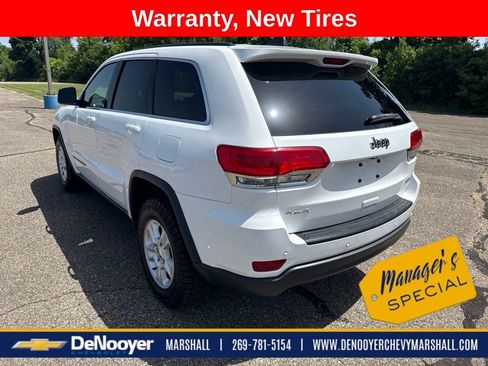 Used 2017 Jeep Grand Cherokee Laredo AWD/4WD image 3