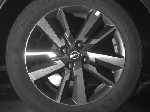Used 2025 Nissan Versa SV FWD image 12