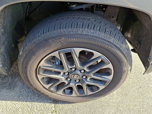 Used 2025 Toyota Tundra Limited image 5