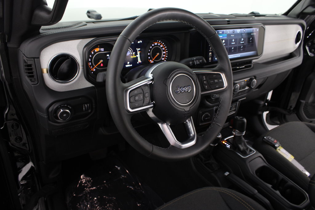 Used 2026 Jeep Wrangler Unlimited Sahara AWD/4WD image 15