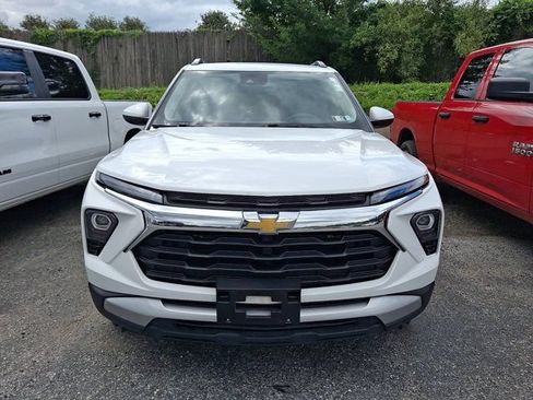 Used 2025 Chevrolet TrailBlazer LT FWD image 2