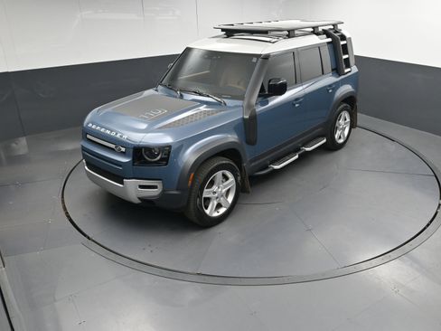 Certified 2023 Land Rover Defender 110 SE image 32