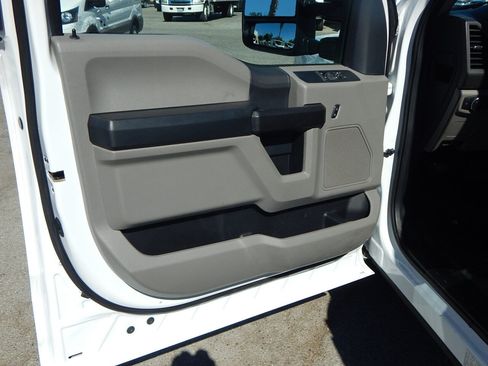 Used 2022 Ford F250 XL w/ Power Equipment Group RWD image 19