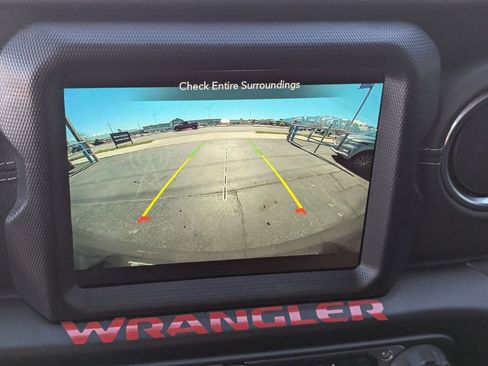 Used 2021 Jeep Wrangler Unlimited Sahara AWD/4WD image 20