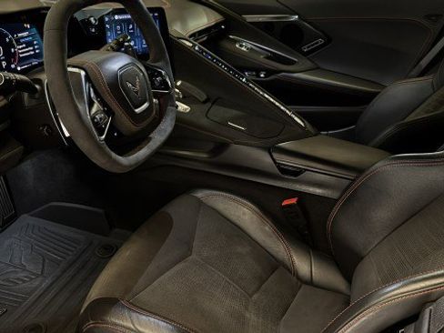 Used 2024 Chevrolet Corvette Stingray Premium Cpe w/ Z51 Performance Package RWD image 4