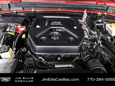 Used 2020 Jeep Wrangler Unlimited Sahara image 32