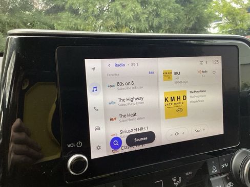 Used 2023 Toyota Highlander LE FWD image 12