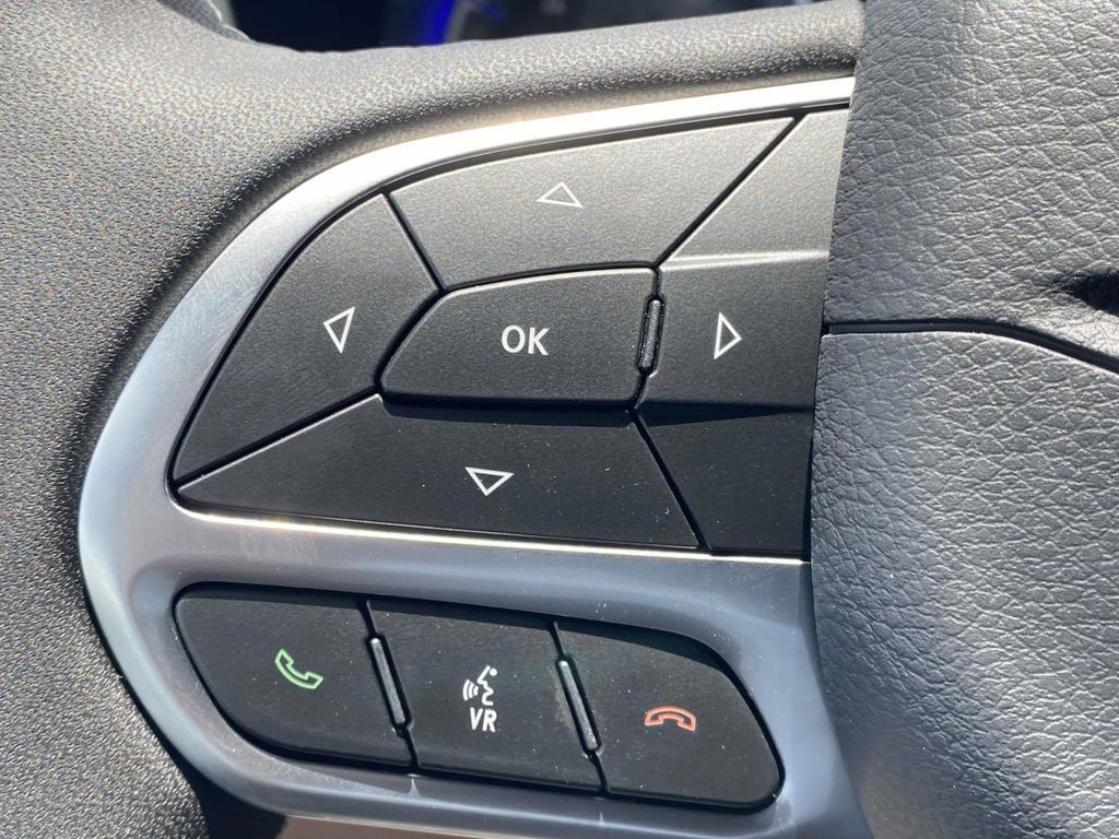 New 2027 Chrysler Pacifica Select FWD image 26
