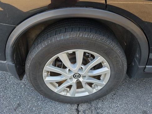 Used 2018 Nissan Rogue SV image 11