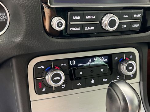 Used 2017 Volkswagen Touareg Wolfsburg Edition image 27