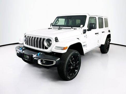 Used 2024 Jeep Wrangler Unlimited Sahara AWD/4WD image 3