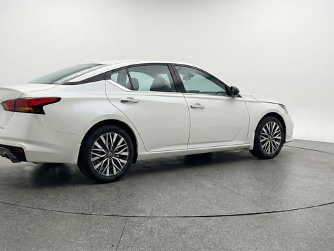 Used 2025 Nissan Altima 2.5 SV image 6