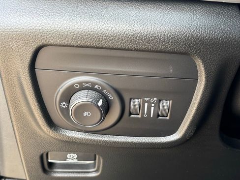 Used 2023 Jeep Grand Cherokee Limited w/ Luxury Tech Group II image 26