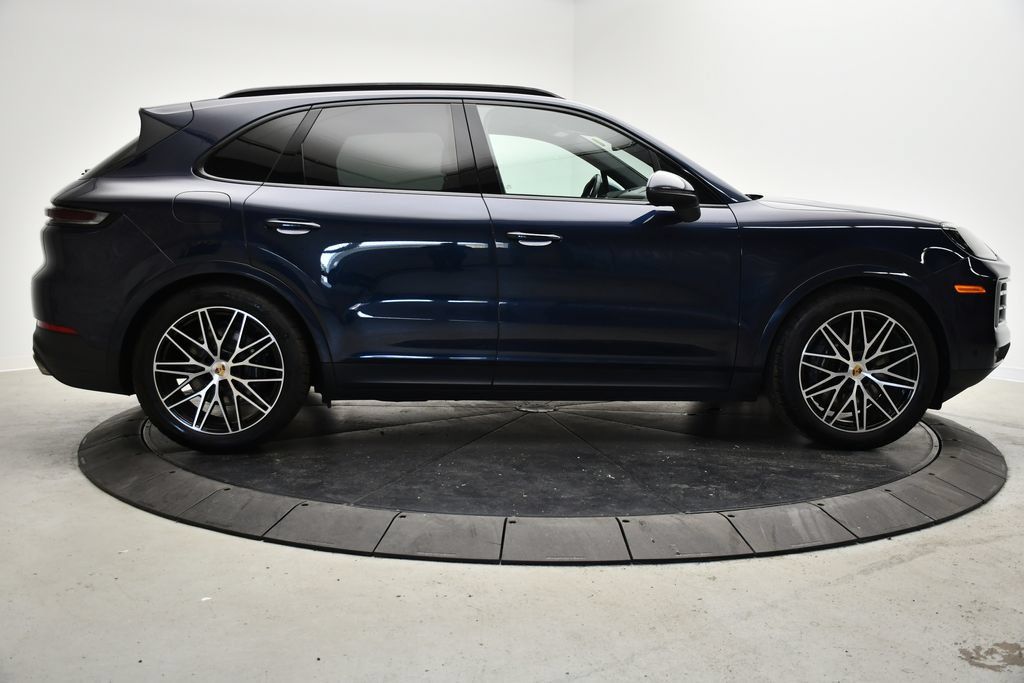 Certified 2025 Porsche Cayenne AWD/4WD image 8
