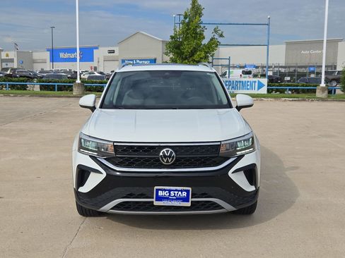 Used 2023 Volkswagen Taos SE w/ Panoramic Sunroof Package FWD image 10