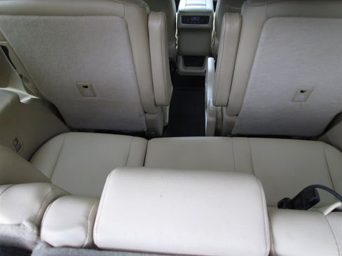 Used 2019 Toyota Highlander XLE AWD/4WD image 7