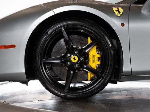 Used 2019 Ferrari 488 Spider RWD image 17