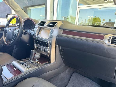 Used 2019 Lexus GX 460 AWD/4WD image 25
