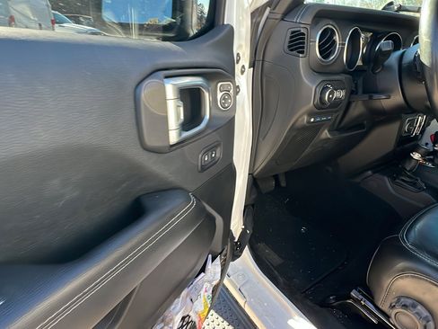 Used 2021 Jeep Wrangler Unlimited Sahara w/ Cold Weather Group image 15