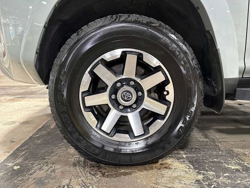 Used 2023 Toyota 4Runner TRD Off-Road Premium w/ Moonroof Package AWD/4WD image 10