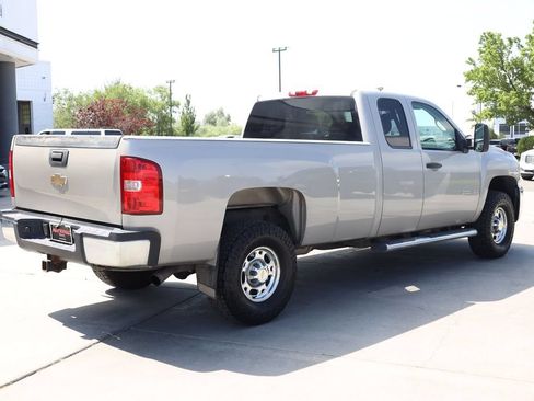 Used 2009 Chevrolet Silverado 2500 LT w/ Interior Plus Package AWD/4WD image 6