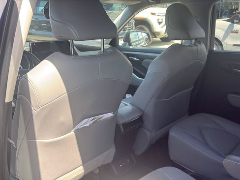 Used 2021 Toyota Highlander Limited AWD/4WD image 25